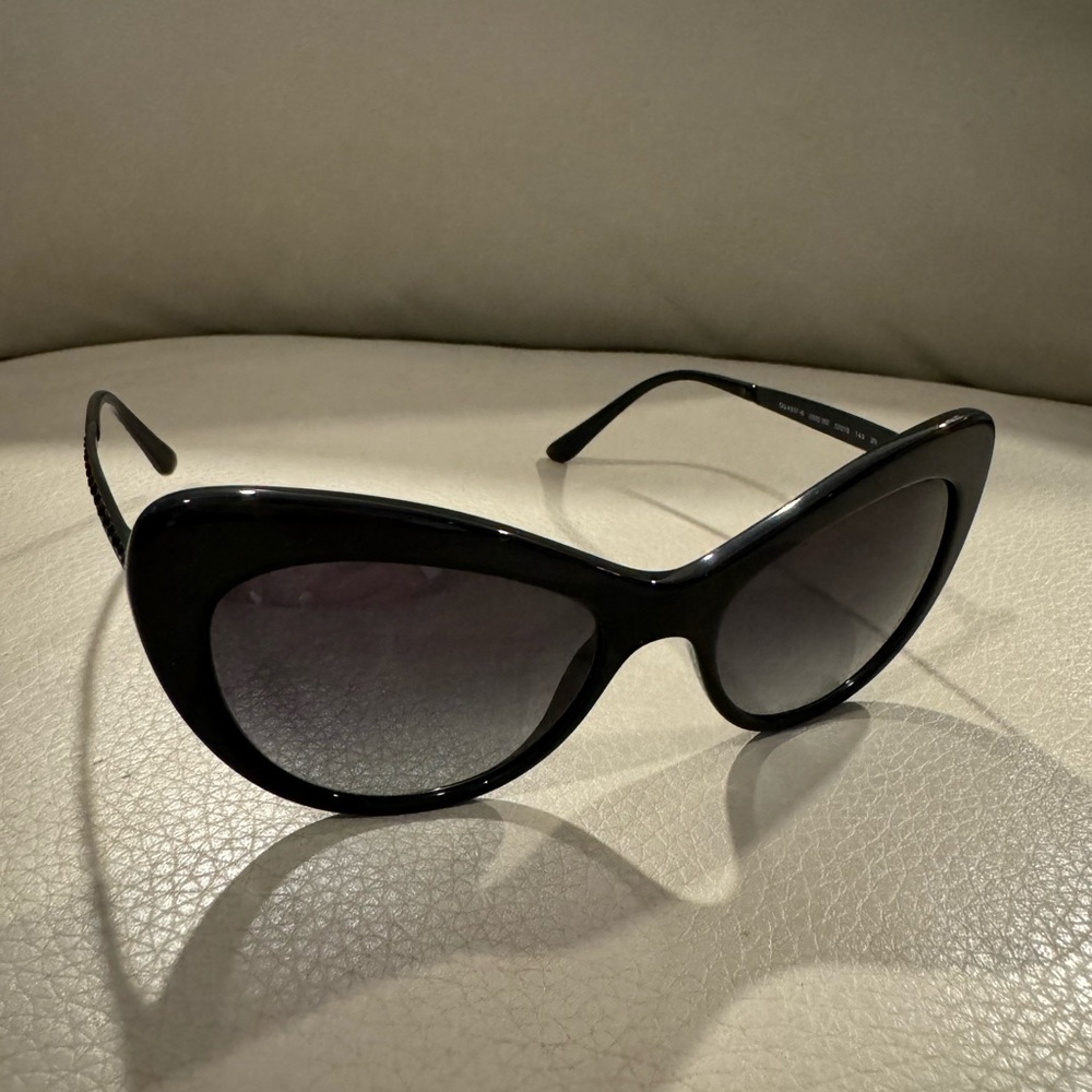 Dolce & Gabbana black cat eye sunglasses 4301-B 2525/8G sz 52